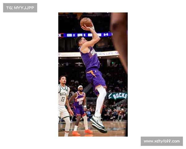 德文·布克凭借自信表现成为球队核心引领胜利之路 德文·布克凭借自信表现成为球队核心引领胜利之路